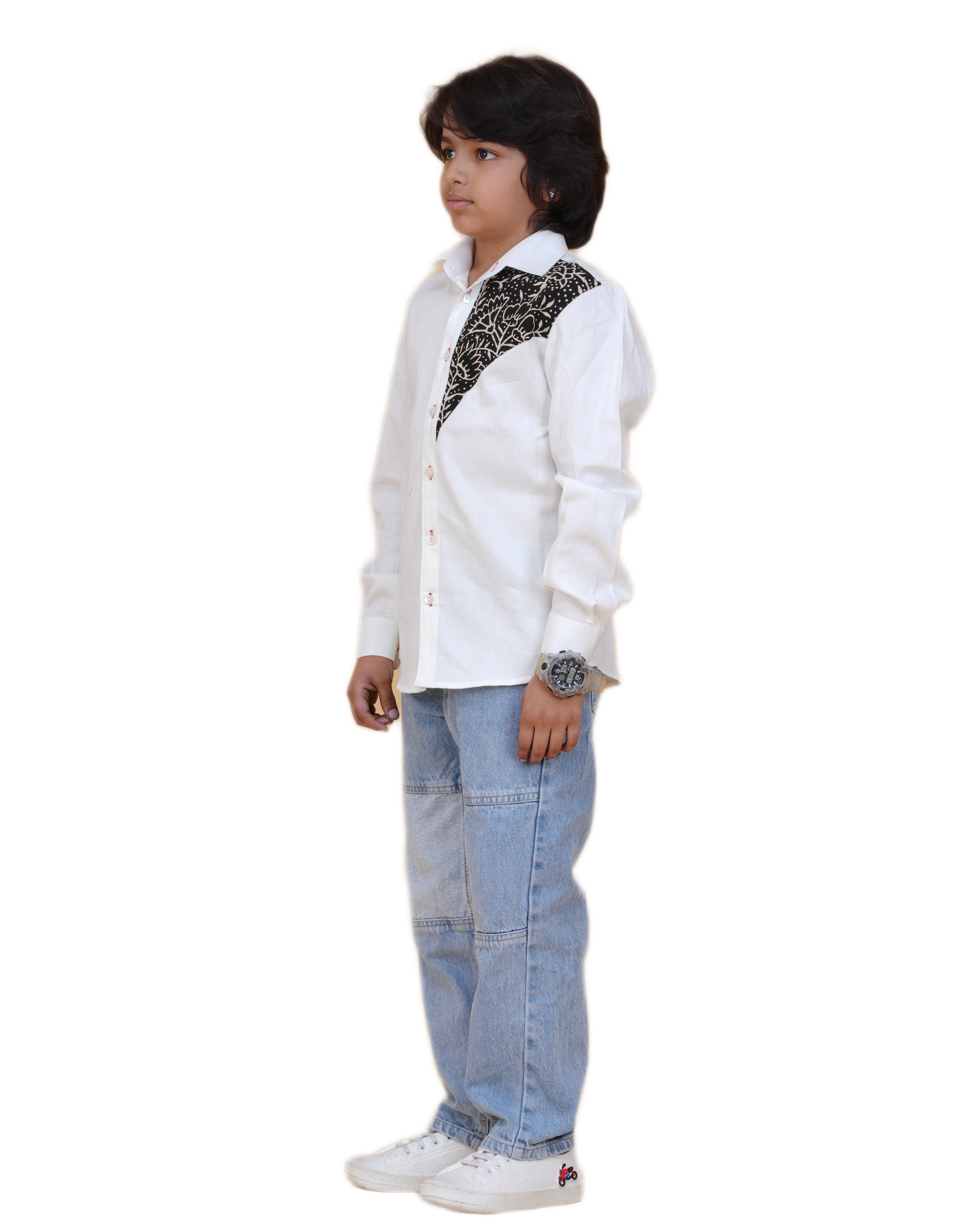 Fashionable White Cotton Shirt for Boys – Stylish Patch Print (Ages 5-12 Years)